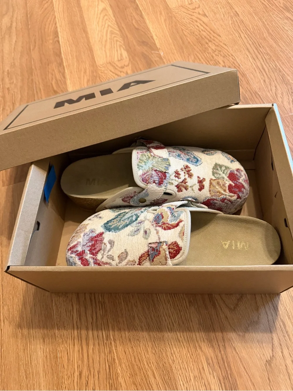 MIA Qwest Mule Shoes - Beige Taupe
SIZE 8. - Picture 2 of 9